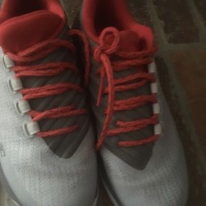 Boy size 5y under armour shoes